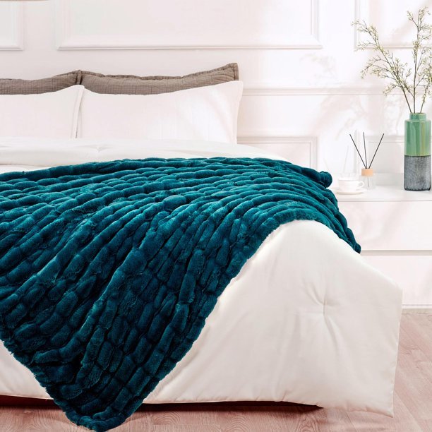 Frye Arctic Luxe Blanket faux fur